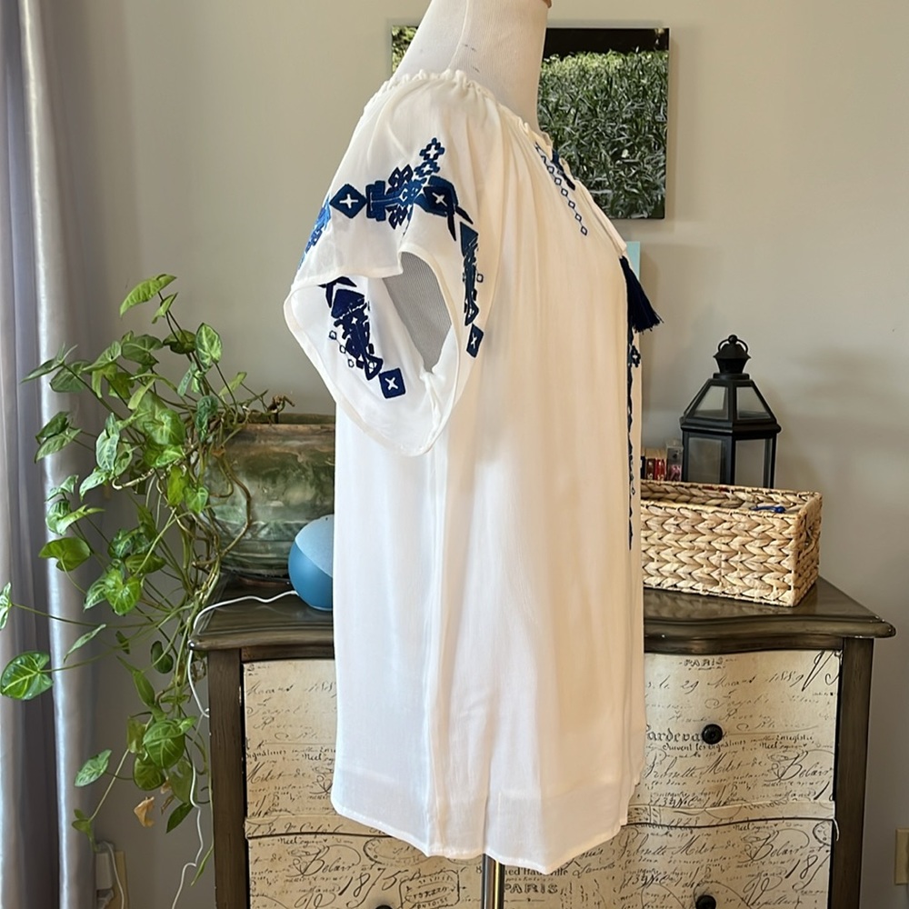 CHICO’S SUMMER EMBROIDERY TUNIC TOP WHITE BLUE CHICOS SIZE 1 SMALL - Picture 4 of 13